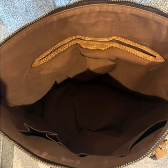 Louis Vuitton Palermo GM Monogram Shoulder Bag - Picture 8 of 11